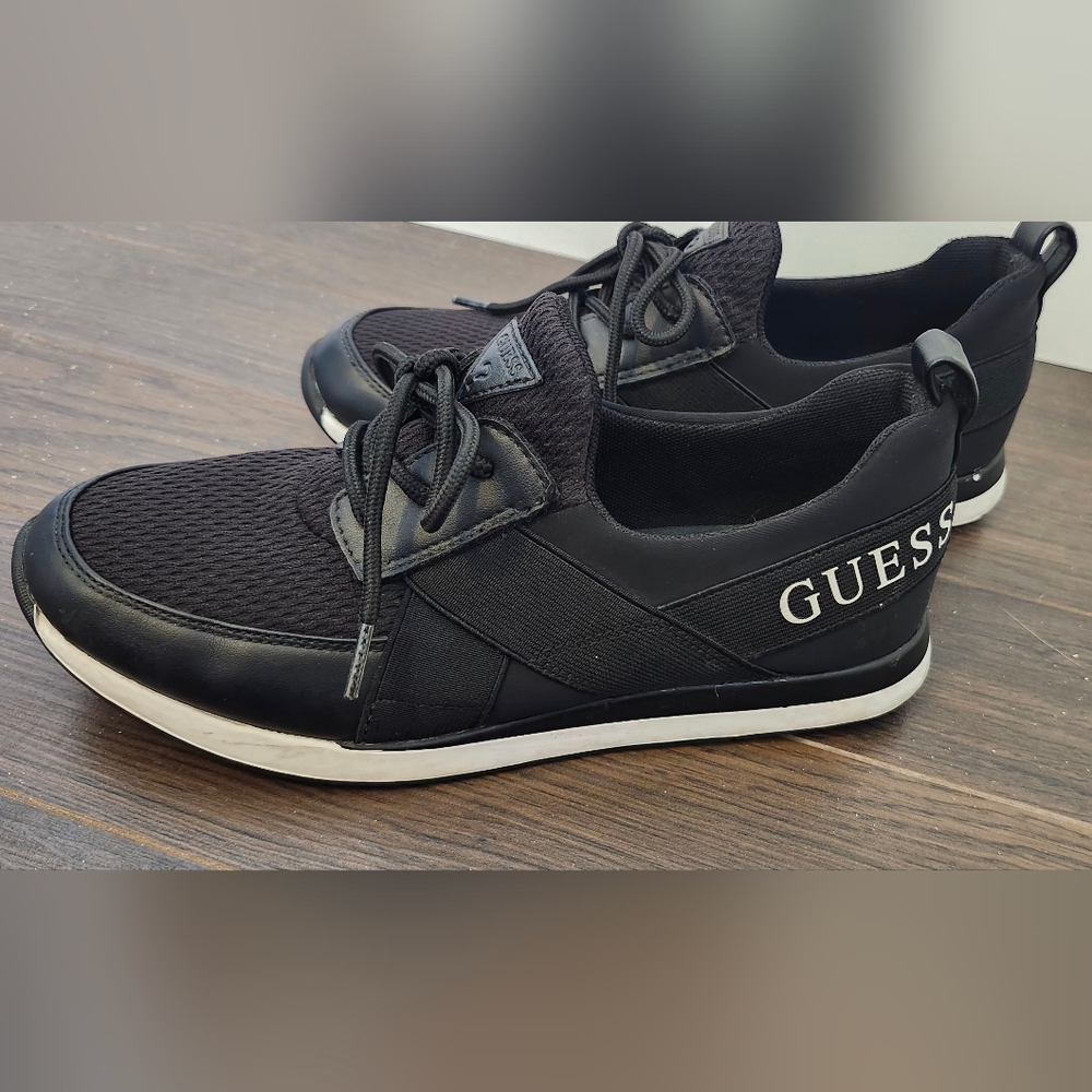 GUESS Men's Black Casual Sneakers